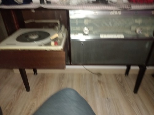 Meuble radio tourne disque - radio, et