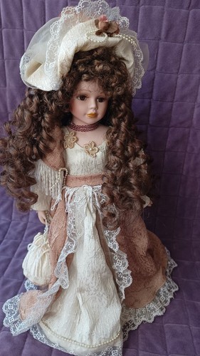 Poupée porcelaine - poupée,