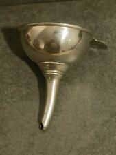Entonnoir A Décanter en Étain L'esprit et Le Vin . Ancien.