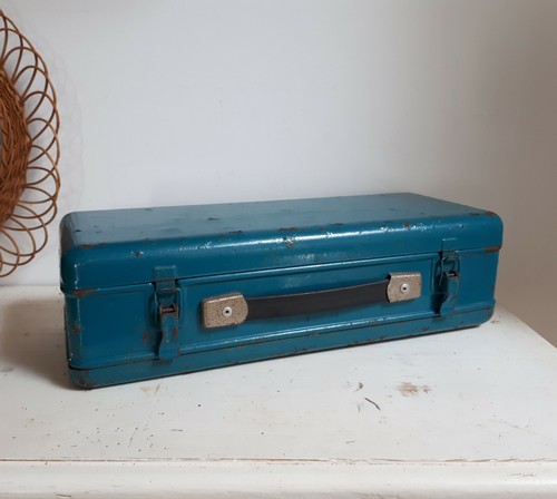 Boite métal bleu canard - boite,