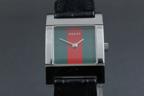 Exc avec boîte montre - boîte],