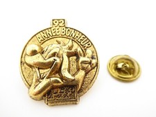 PIN'S PINS PIN BADGE   -92 ANNEE BONHEUR - PIF GADGET - MAGAZINE MENSUEL