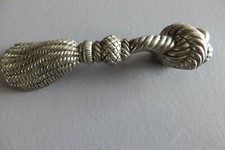 ancien décapsuleur métal