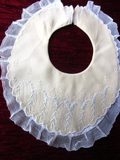 bavoir en soie de bébé