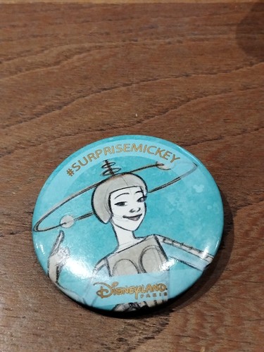 Badge button disney surprise - button,
