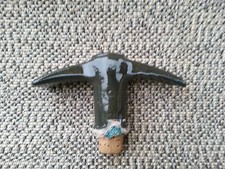 Ancien bouchon de bouteille porcelaine forme de piolet collection french antique