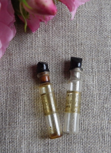 Parfum forvil 2 anciens - -,