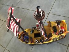 Lot playmobil pirates 5135 bateau avec 10bon état  figurines et 3 canons