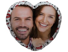 Personnalisé Rouge Lèvres Noir Talons Design Cœur Coussin en Forme St.Valentin