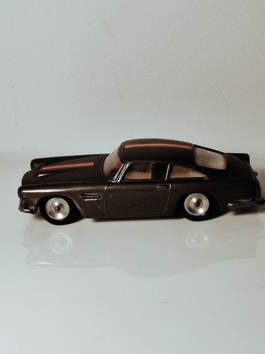 Aston martin solido - ,