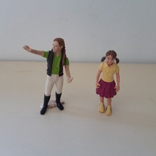 Lot de deux figurines personnages Schleich 