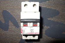 DISJONCTEUR  2 POLES PROTEGES 2A COURBE D. LEGRAND 1AMPERES