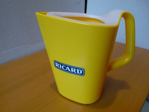 Pichet jaune publicitaire - , 1