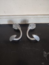 2 patères en métal anciennes