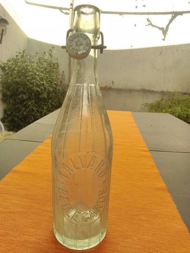 Ancienne bouteille vide - ancienne,