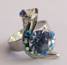 BAGUE de fantaisie très jolie