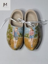 paire de sabot en bois peint