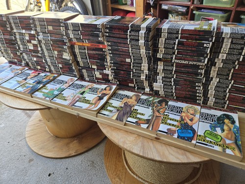 Lot 130 livres brigade - 130,
