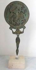 Superbe reproduction de musée en bronze d'un miroir Étrusque + support marbre