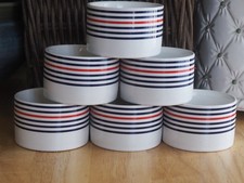 6 RAMEQUINS A FOUR EN CERAMIQUE. HAUTEUR 5 CM. DIAMETRE 7,6 CM. TBE