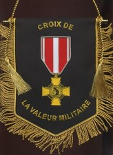 FANION / MEDAILLE CROIX DE LA VALEUR MILITAIRE - cannetille fait main 16 x 23 cm