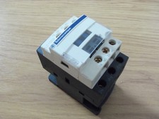 Contacteur schneider / télémécanique  LC1 D09 B7  bobine 24 volts 