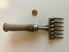 Ancien Pic à Glace en bois, laiton, métal