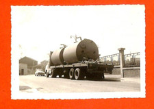 PHOTO / ENSEMBLE ROUTIER UNIC AVEC CITERNES / 1963