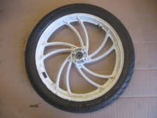 Roue avant avec pneu très peu utilisé pour Yamaha 125 RDLC - 10W