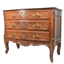 Commode Rocaille en noyer
