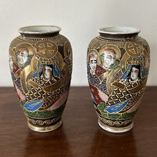 Paire de vases décoratifs