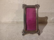ANCIEN PETIT CADRE MINIATURE À POSER - MÉTAL PATINÉ / STYLE LOUIS XVI - 10 x 5,7