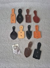 Lot de 10 cuirs pour insignes