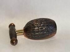 ANCIEN CASSE NOIX A VIS GES GESCHUTZT EN BRONZE DE VIENNE VINTAGE