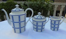  ENSEMBLE THÉIÈRE  CRÉMIER SUCRIER EN  PORCELAINE LIMOGES ART DECO DN161