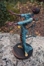 SD02 FIGURINE STATUETTE