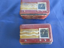 2 tirelires terre cuite décor