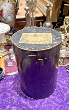 rare boite a chapeaux de forme cylindrique en carton  epoque fin 19 eme