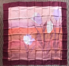 RARE FOULARD CHRISTIAN DIOR VIOLET ROSE ROUGE BLANC FLEURI  100 POUR CENT SOIE