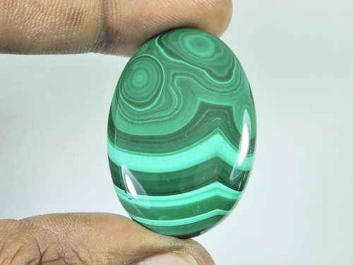 62cts cabochon forme ovale - 62cts.,