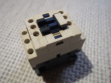 RELAIS TELEMECANIQUE CAD32 FE7