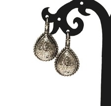 Boucles d'oreilles dormeuses marque "Une Ligne" gouttes en métal plaqué argent