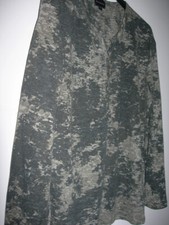 T-shirt neuf impressions camouflage kaki Bérénice taille S col tunisien 