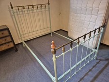 Lit ancien en fer forgé et