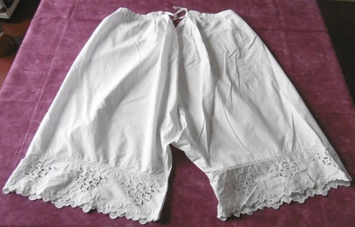 Culotte ancienne brodée - , en