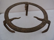 ancien Support en fer forgé 33 cm Trépied robuste    pour cuisson sur feu ouvert