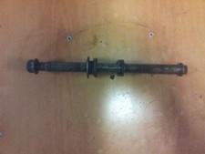 Axe roue arrière SUZUKI GSXF 1100