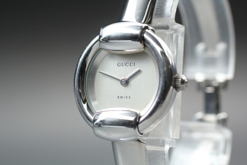 Presque comme neuve montre - [presque, neuve]