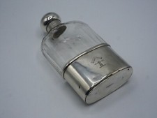 RARE FLASQUE A ALCOOL EN ARGENT MASSIF ET VERRE ORIGINE ANGLETERRE DEVISE CREST