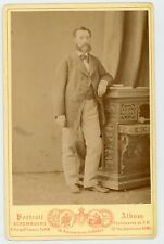 PHOTO CABINET Schemboche TURIN 1870, un homme pose mobilier meuble bureau